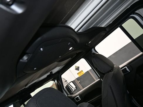 Certified 2024 Jeep Gladiator Sport image 36