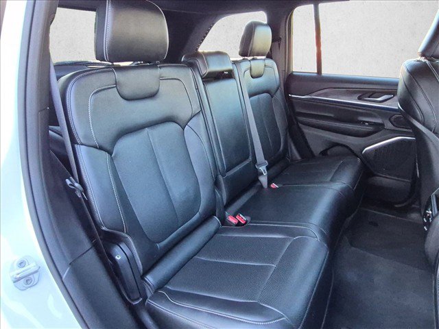 Used 2023 Jeep Grand Cherokee Overland AWD/4WD image 20