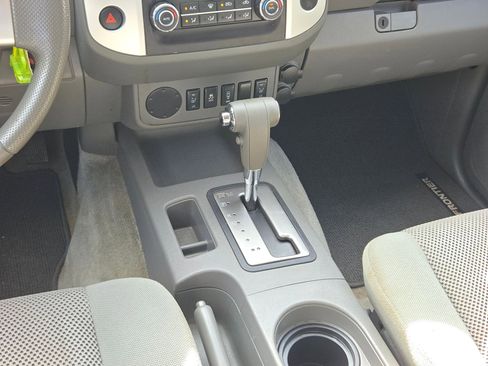 Used 2014 Nissan Frontier SV w/ SV Value Truck Package RWD image 18