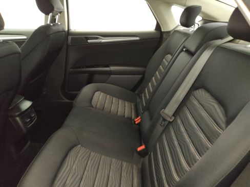 Used 2016 Ford Fusion SE FWD image 18