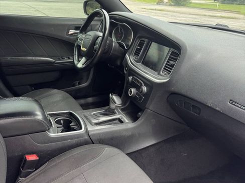 Used 2016 Dodge Charger SXT RWD image 14