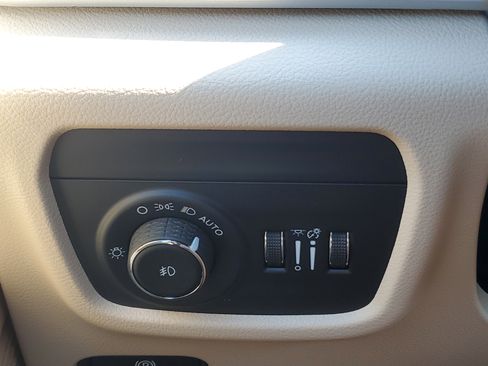 New 2025 Jeep Grand Cherokee L Limited w/ Luxury Tech Group II image 21