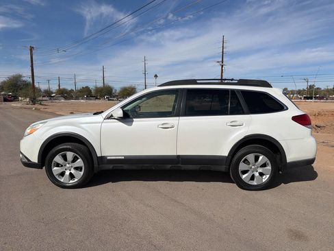 Used 2010 Subaru Outback 2.5i Limited image 5