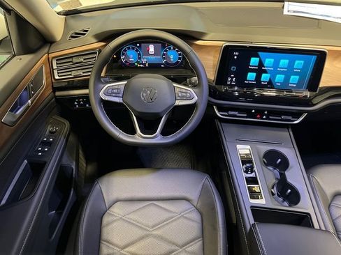 New 2026 Volkswagen Atlas SE FWD image 11