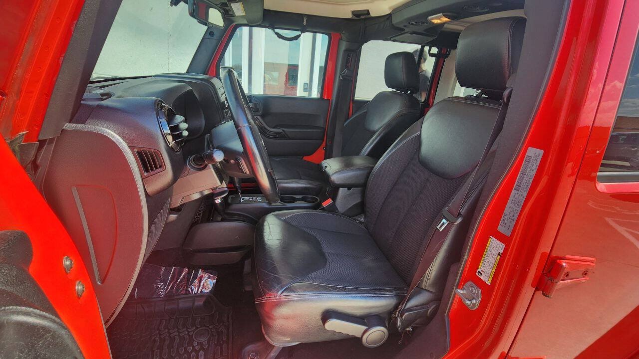 Used 2017 Jeep Wrangler Unlimited Sahara AWD/4WD image 9
