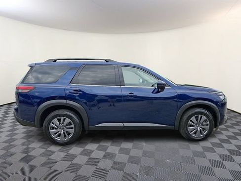 Used 2024 Nissan Pathfinder SV FWD image 7