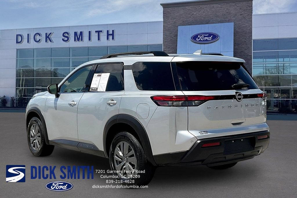 Used 2025 Nissan Pathfinder SV FWD image 4