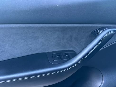 Used 2021 Tesla Model Y Long Range image 12