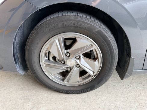 Used 2024 Hyundai Elantra SE FWD image 30