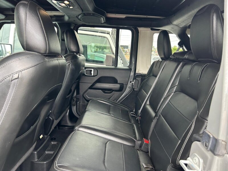 Used 2022 Jeep Wrangler Unlimited Sahara w/ Cold Weather Group AWD/4WD image 12