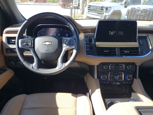 Used 2024 Chevrolet Suburban Premier image 25