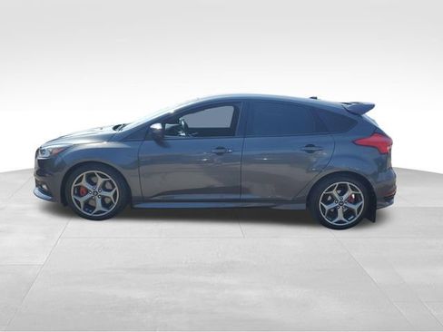 Used 2018 Ford Focus ST FWD image 7