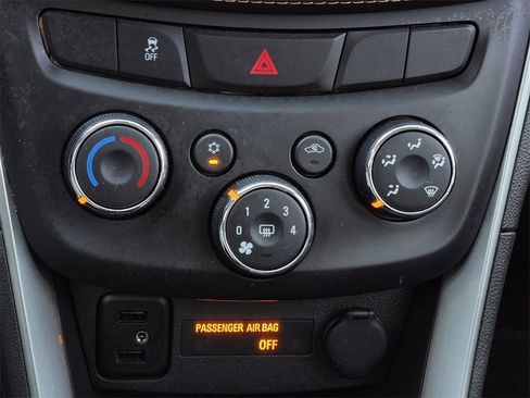 Certified 2022 Chevrolet Trax LT w/ LT Convenience Package image 22