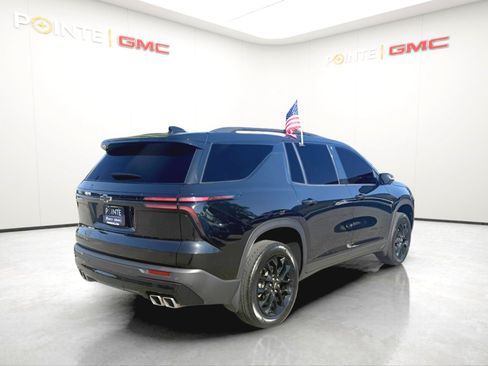Used 2024 Chevrolet Traverse LT w/ Midnight/Sport Edition AWD/4WD image 4