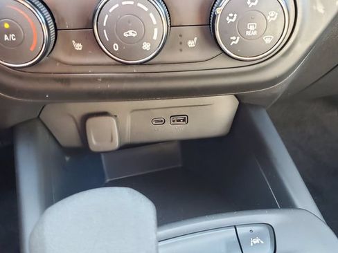 Certified 2024 Chevrolet Trax LS w/ LS Convenience Package FWD image 29