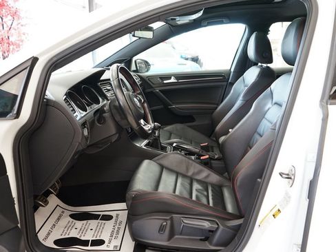 Used 2017 Volkswagen GTI SE FWD image 27