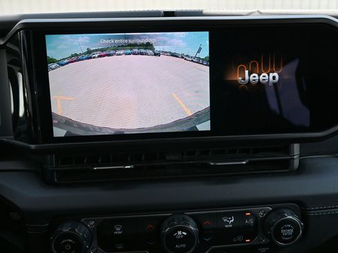 Used 2024 Jeep Wrangler Unlimited Rubicon 4xe AWD/4WD image 14