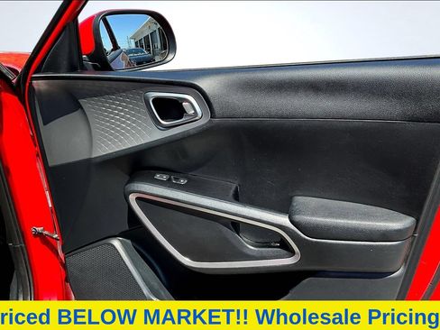 Used 2023 Kia Soul LX w/ LX Technology Package FWD image 28