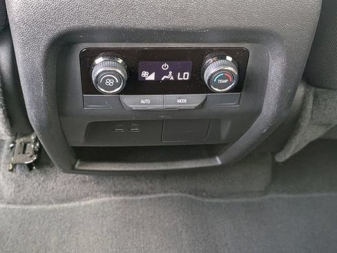 Used 2025 Chevrolet Traverse LT FWD image 12