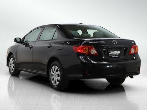 Used 2010 Toyota Corolla LE image 3