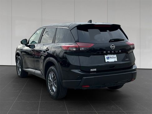 Used 2024 Nissan Rogue S image 3