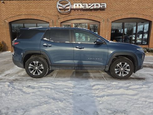 Used 2025 Chevrolet Equinox LT image 2