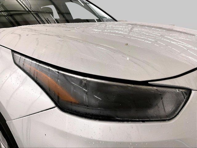 Used 2022 Toyota Highlander LE AWD/4WD image 28