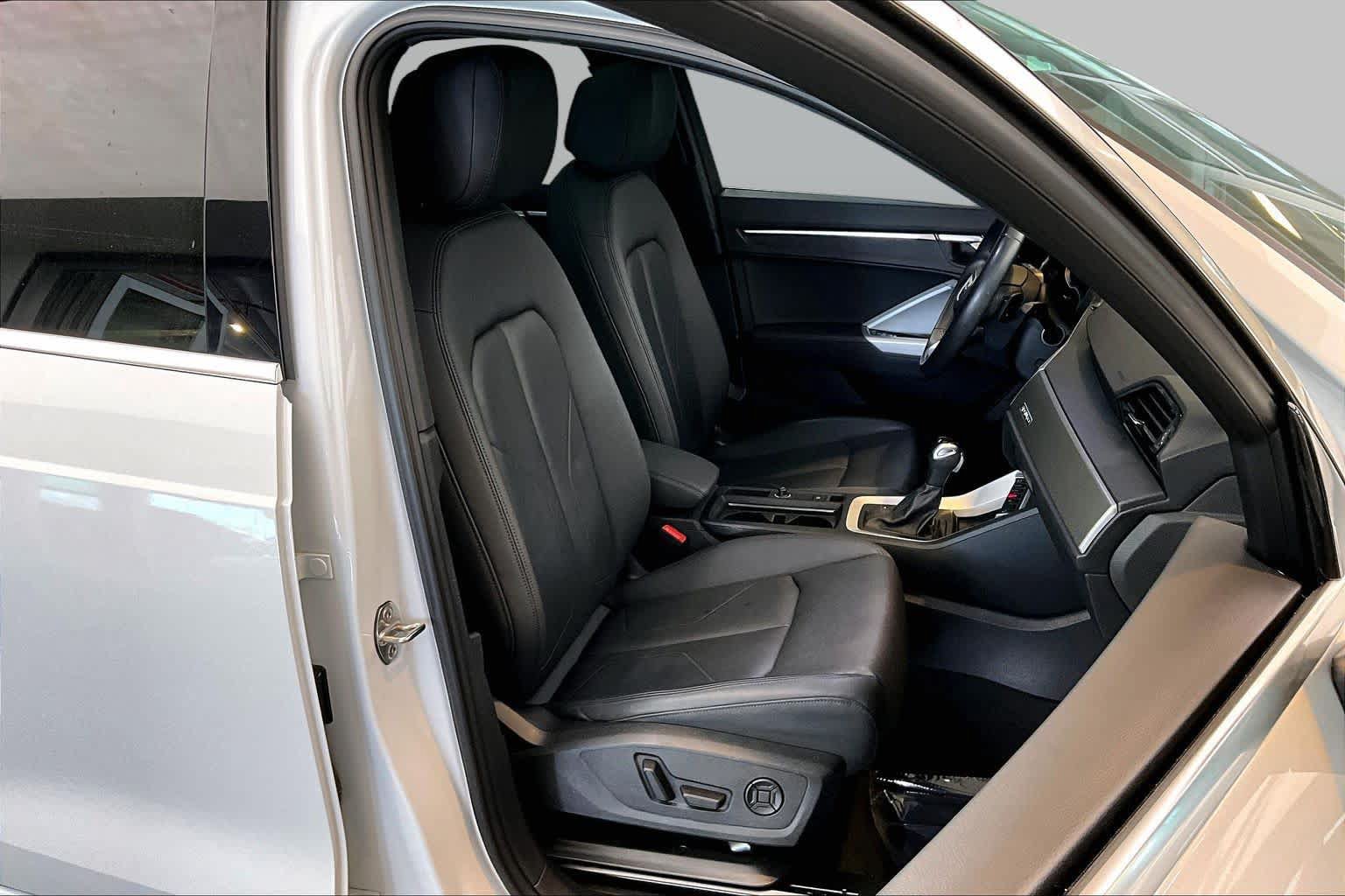 Used 2024 Audi Q3 2.0T Premium w/ Convenience Package AWD/4WD image 9