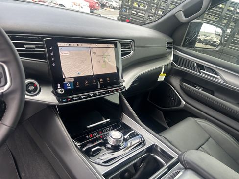 New 2026 Jeep Grand Wagoneer 4WD image 23