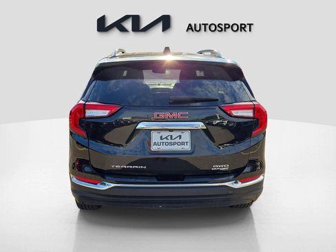 Used 2024 GMC Terrain SLT image 9