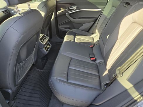 Used 2022 Audi e-tron Premium image 10