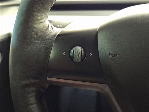 Used 2024 Tesla Model Y Performance AWD/4WD image 11