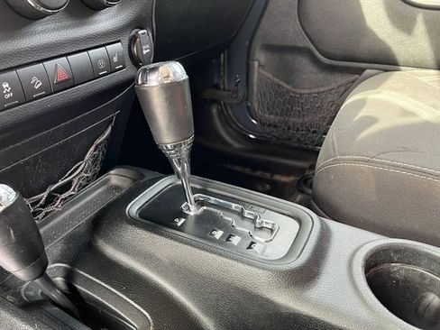 Used 2017 Jeep Wrangler Unlimited Rubicon w/ Dual Top Group image 23