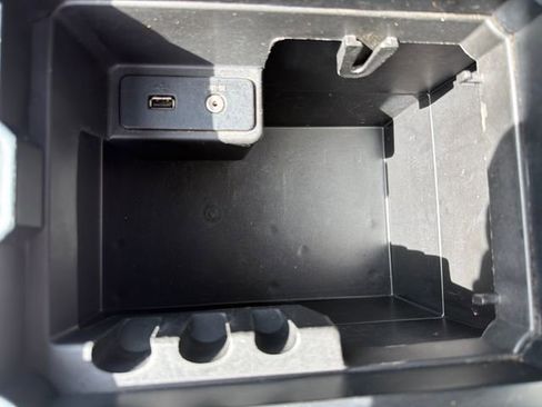 Used 2013 Ford Expedition Limited image 25