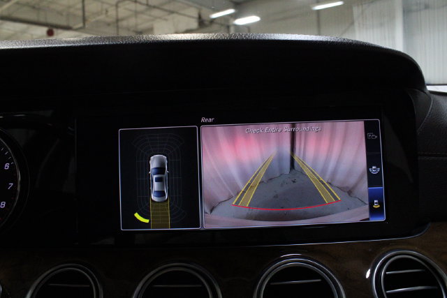 Used 2018 Mercedes-Benz E 300 image 4