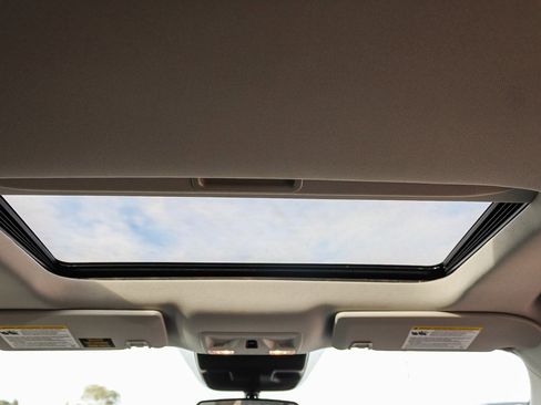 New 2025 Ford Maverick XLT w/ XLT Luxury Package image 16