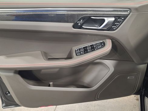 New 2026 Porsche Macan GTS image 13