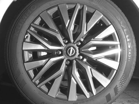 Used 2025 Nissan Altima 2.5 SV image 9