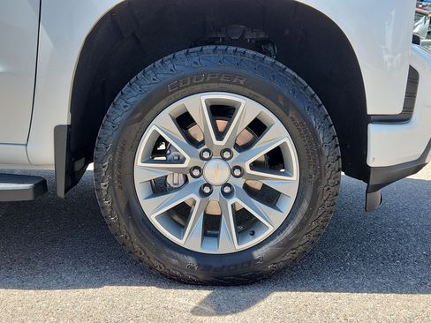 Used 2020 Chevrolet Silverado 1500 High Country w/ Technology Package AWD/4WD image 17