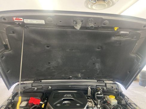 Used 2018 Jeep Wrangler Unlimited Sahara AWD/4WD image 28