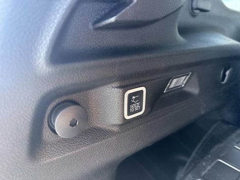 Used 2021 Jeep Grand Cherokee L Laredo w/ Luxury Tech Group I AWD/4WD image 8