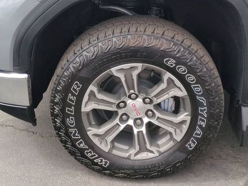 New 2026 GMC Sierra 1500 SLE w/ Preferred Package AWD/4WD image 32