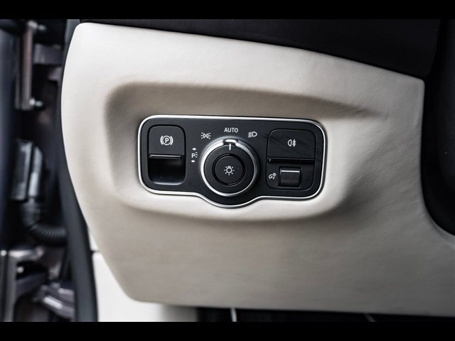 Used 2023 Aston Martin DB11 Coupe RWD image 15