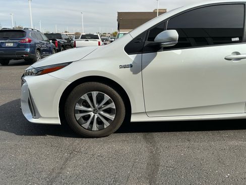 Used 2021 Toyota Prius Prime XLE image 24