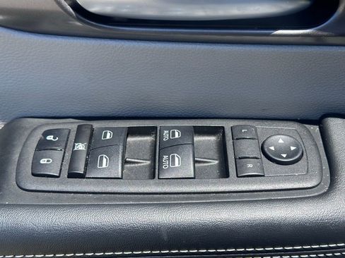 Used 2024 Chrysler Pacifica Touring-L FWD image 24
