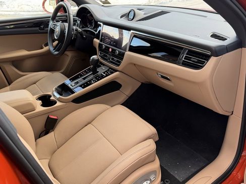 Used 2025 Porsche Macan image 45