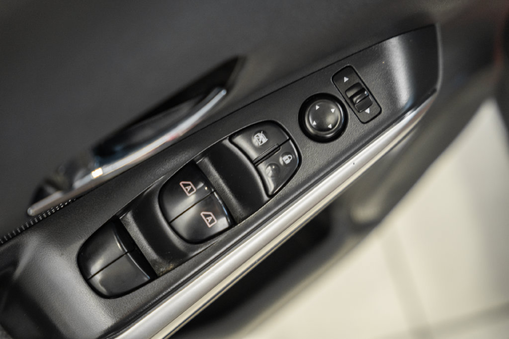 Used 2020 Nissan Kicks SV FWD image 35