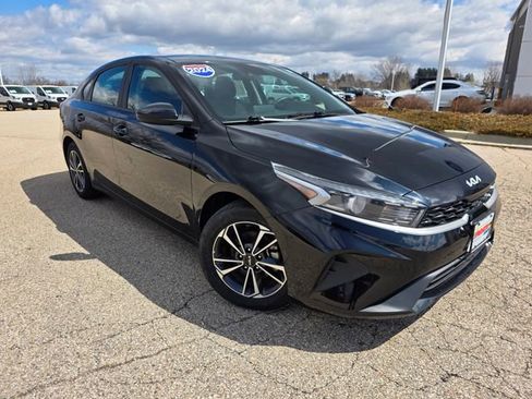 Used 2024 Kia Forte LXS image 2