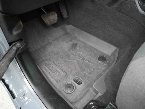 Used 2024 Jeep Wrangler Unlimited image 29