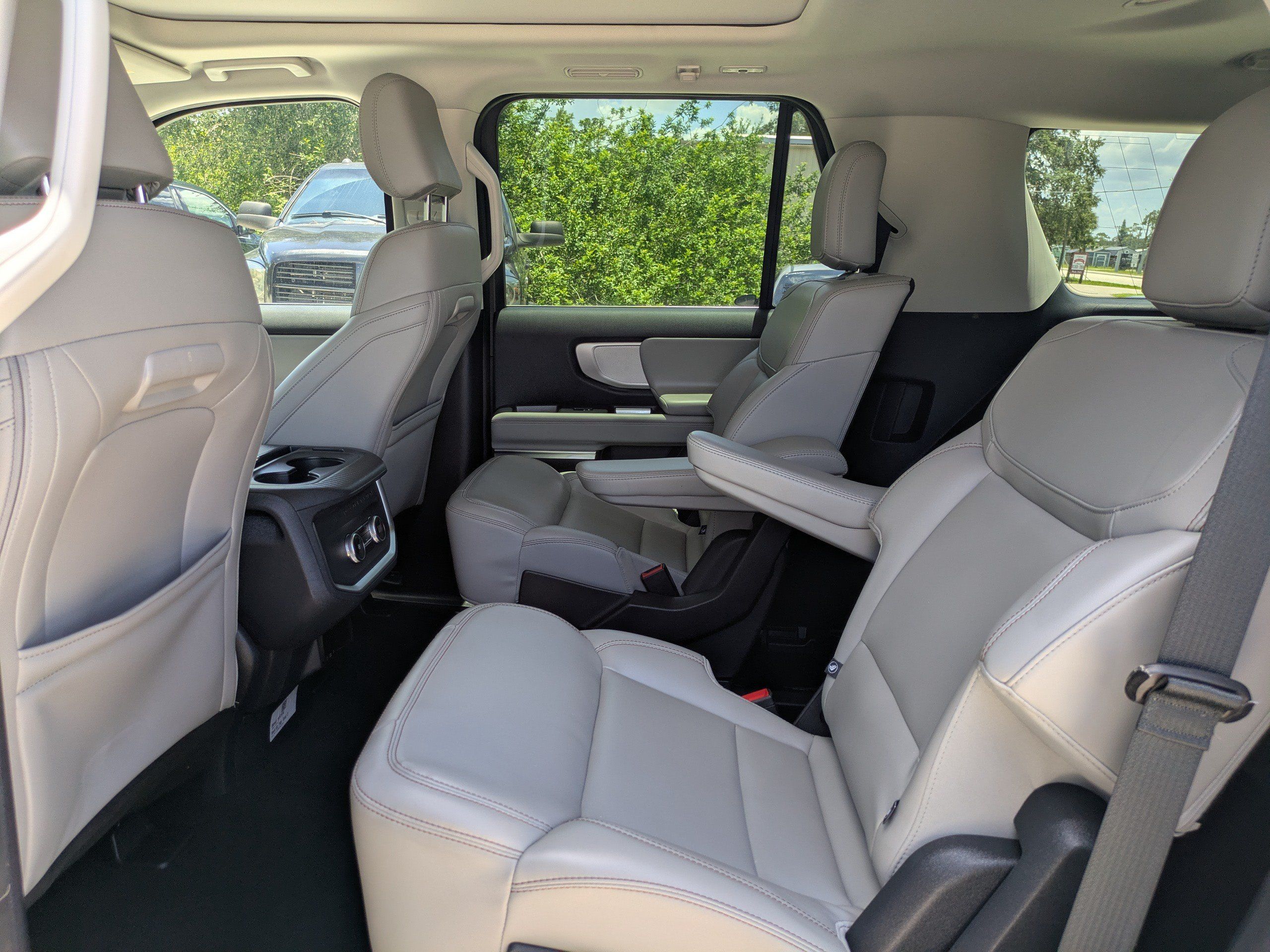 Used 2025 Ford Expedition Active AWD/4WD image 12